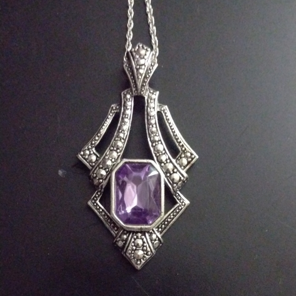 Elegant Silver Pendant with Purple Gemstone